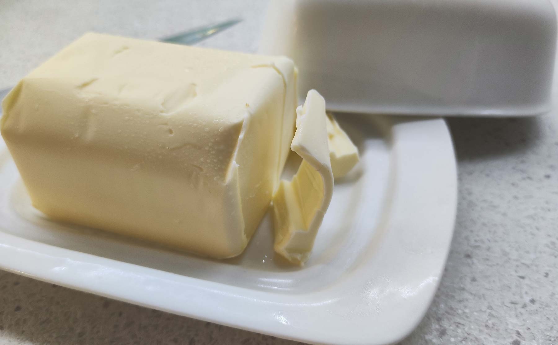 Масло сливочное соленое. 115 Гр сливочного масла. Масло сливочное текстура. Масло сливочное белый медведь.