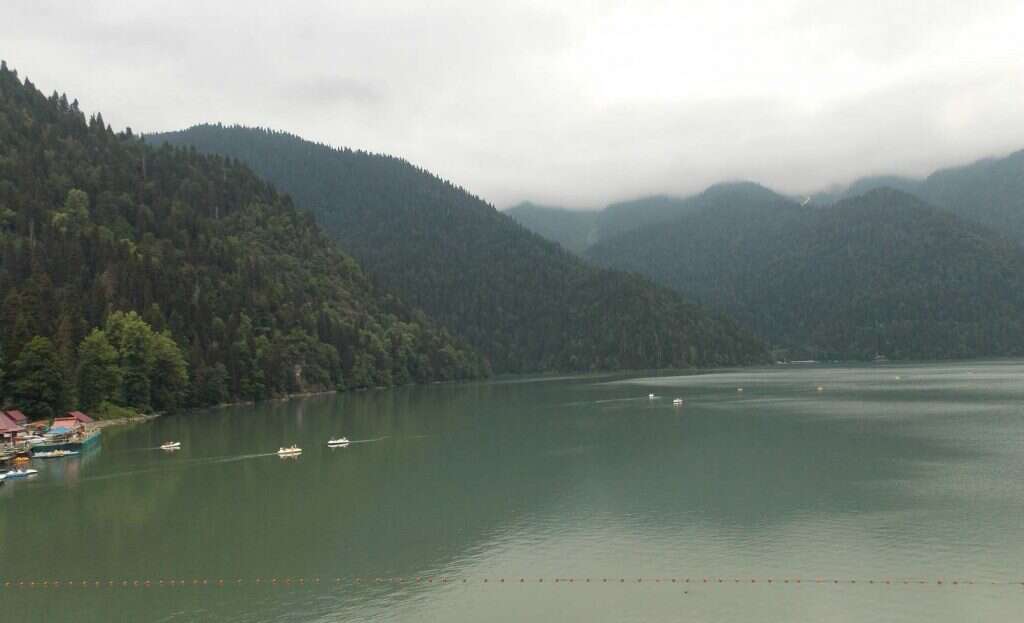 отдых курорт Абхазия гора озеро вода Рица