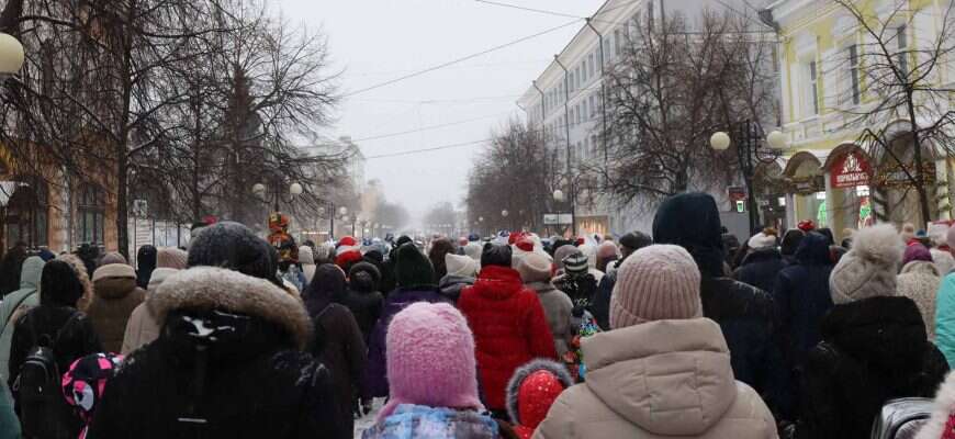 люди зима город толпа