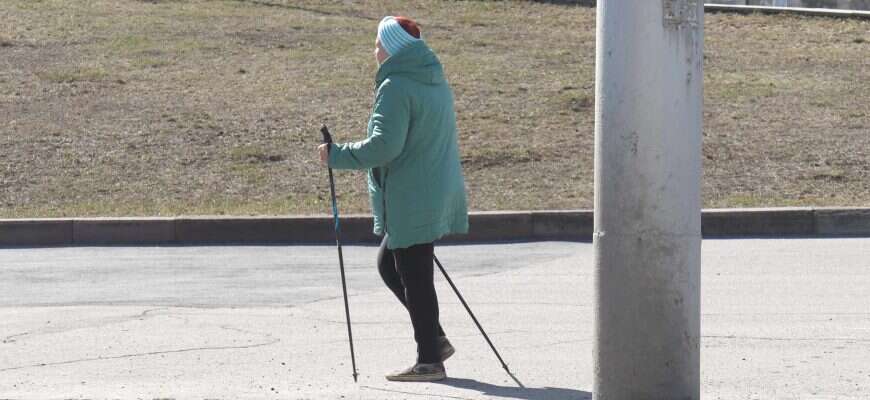 пенсионерка весна скандинавская ходьба