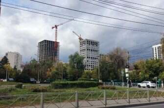 дома стройка осень