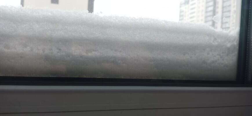 окно снег подоконник