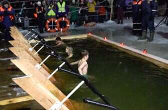 крещение прорубь