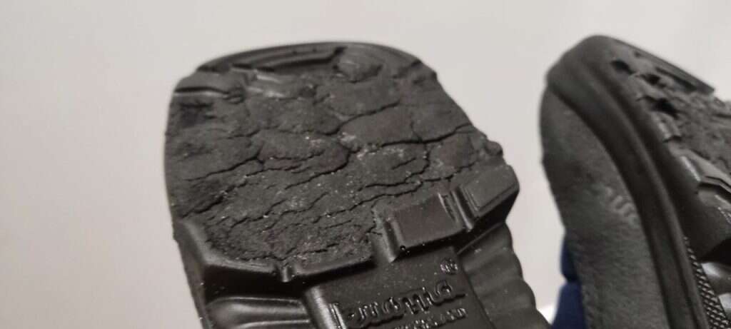 обувь подошву прожгло