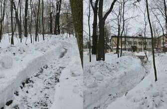 каналы в снегу для отвода воды