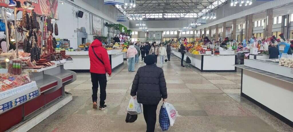 Центральный рынок внутри крытого рынка