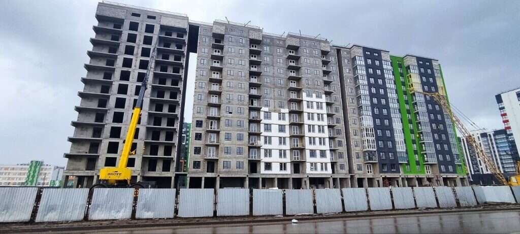 дом в Спутнике стройка