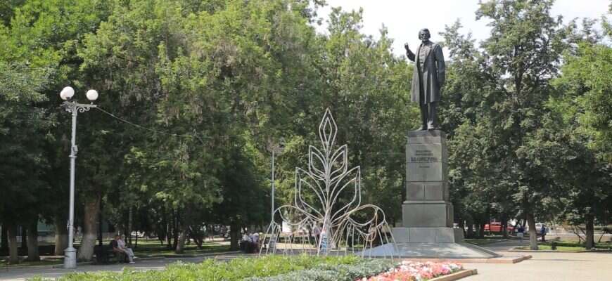 лето памятник белинскому