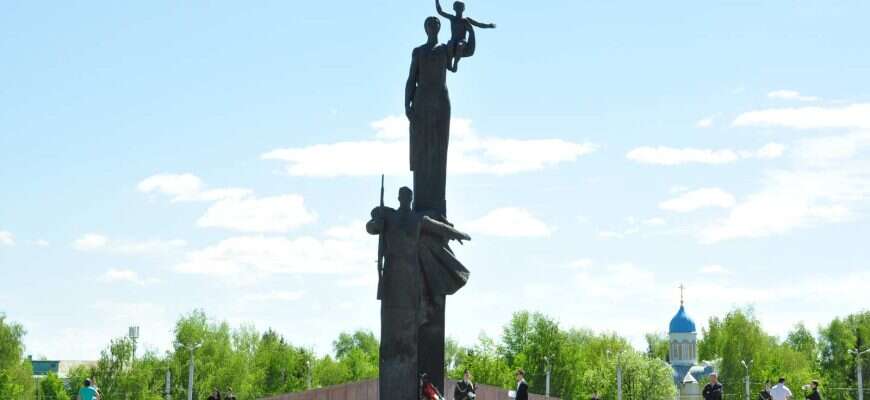 Монумент воинской и трудовой славы
