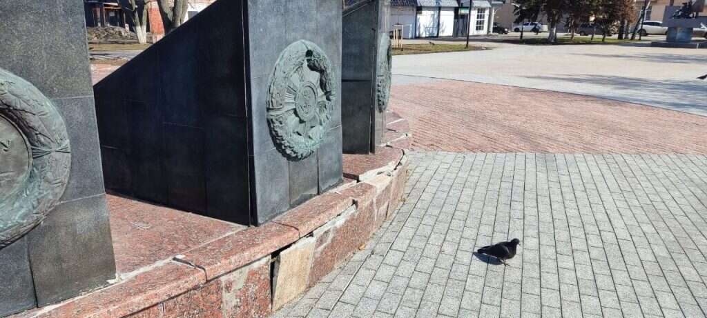 памятник участником войны в Чечне