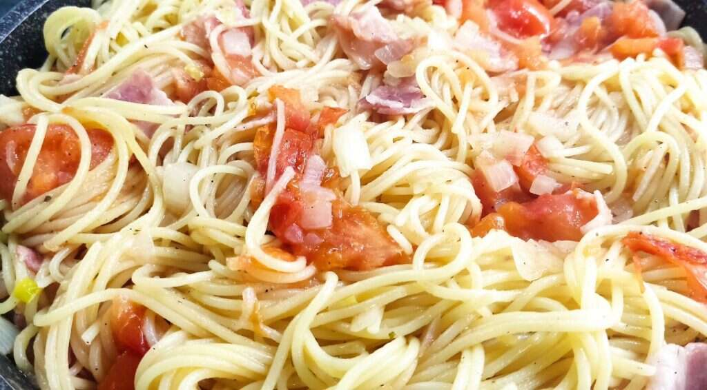 спагетти с беконом