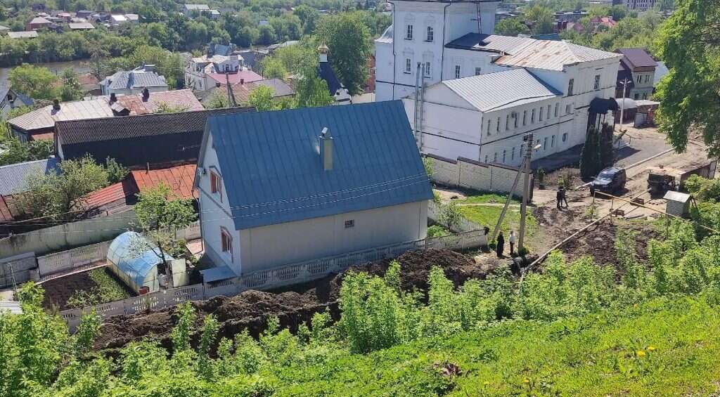 Памятник Первопоселенцу