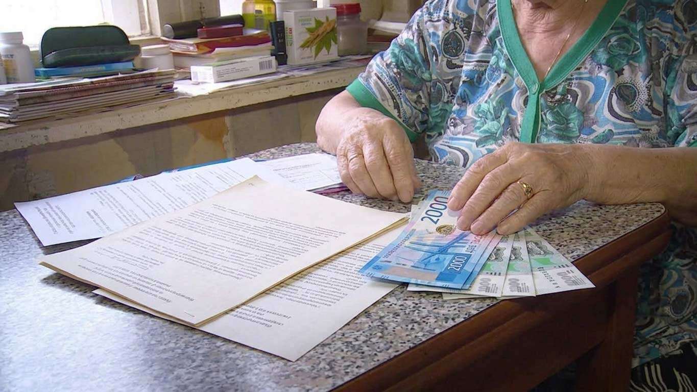 Пенсионерка с деньгами и документами
