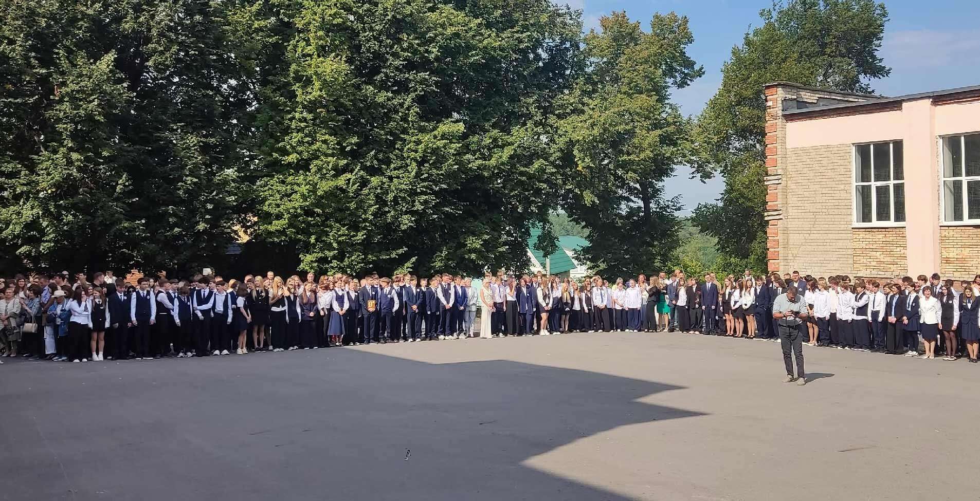 школа линейка День знаний 1 сентября